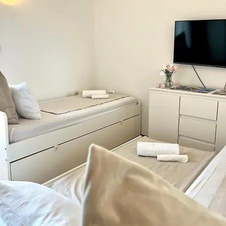Falcon Apartment *